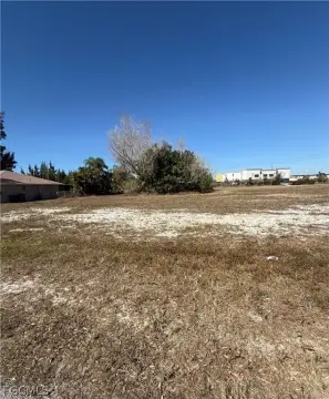Commercial Land in Cape Coral