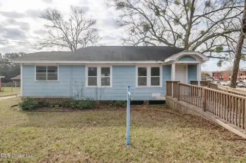 Versatile Property in Downtown Long Beach