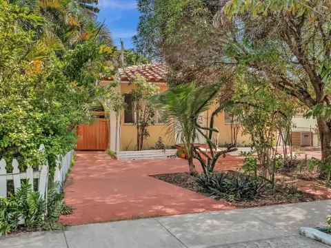 Hollywood Fourplex Near Beach