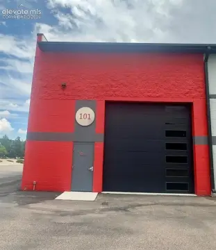End-Unit Flex Space