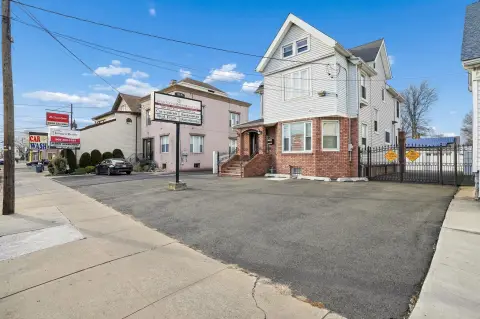 Versatile Office/Retail Space Available