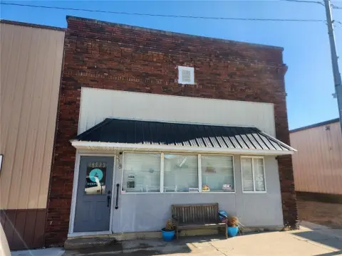 Commercial Building in Growing Community