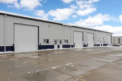 Versatile Commercial Space in Hiawatha