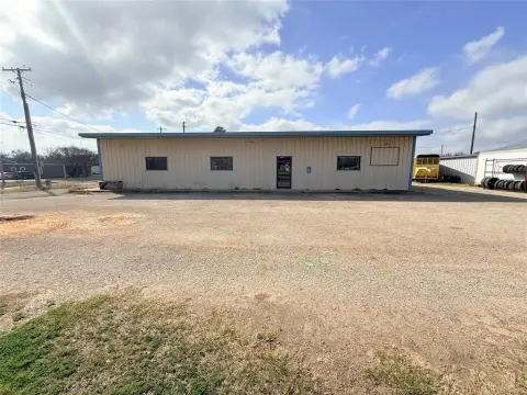 Versatile Commercial Building in Winnsboro