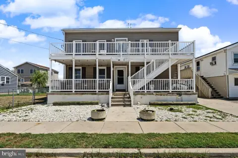 Duplex with Full-Length Decks