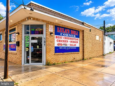 Convenience Store with Commercial Kitchen