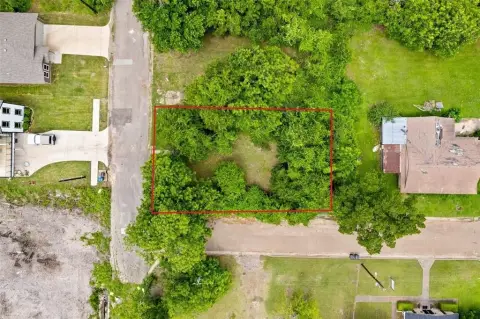 Residential Land in Greenville, TX