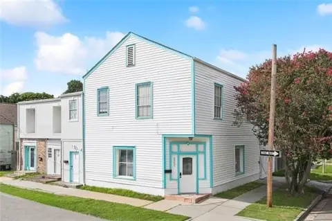 Charming Triplex in Mid-City Location
