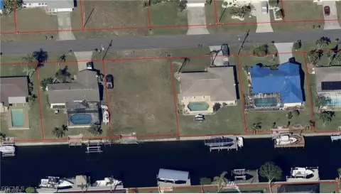 Waterfront Lot in Cape Coral