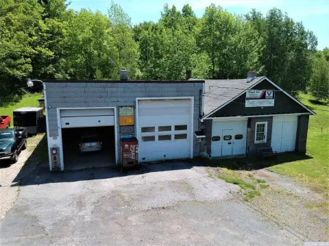 Commercial Building on 1.1 Acres