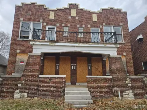 4-Unit Apartment Building