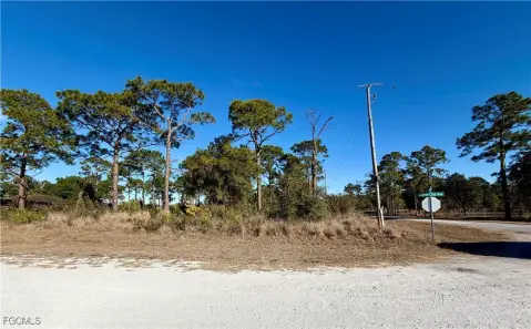 Oversized Corner Lot in Clewiston
