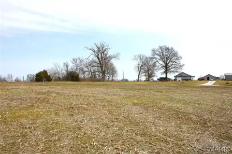 7 Acres Near Paris, MO