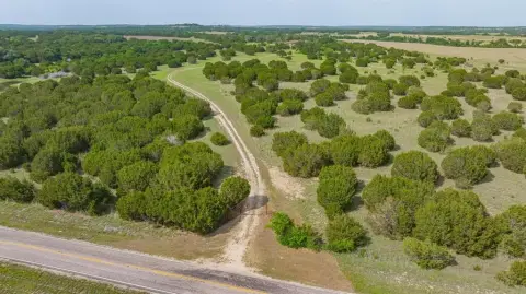 325-Acre Ranch Near Walnut Springs