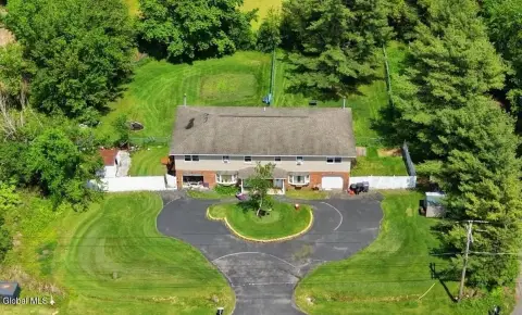 Well-Maintained Duplex in Altamont
