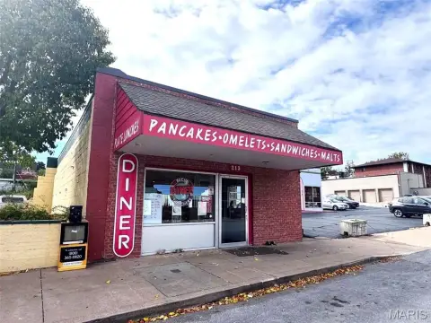 Breakfast Diner with Restaurant Operation