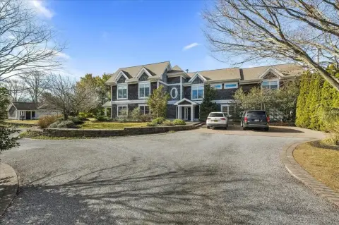 Bayport Mixed-Use Income Property