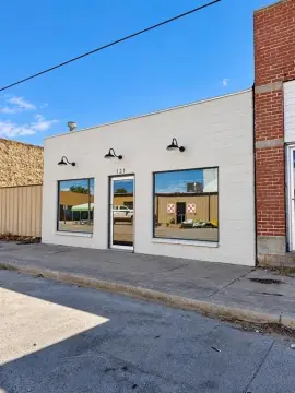 Open-Plan Storefront
