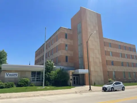 Versatile Commercial Building Near Downtown