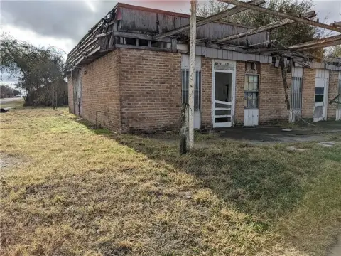 Commercial Lot in Mathis, TX