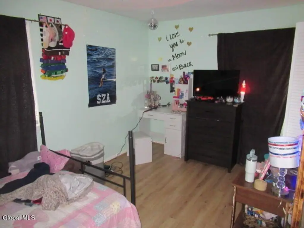 Picture 4