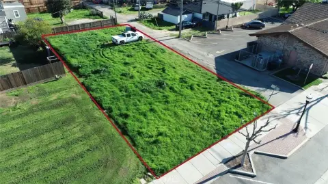Commercial Lot in Growing Waterford