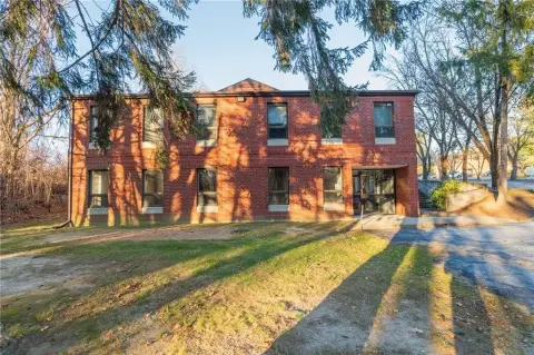 Warwick Commercial Building For Sale