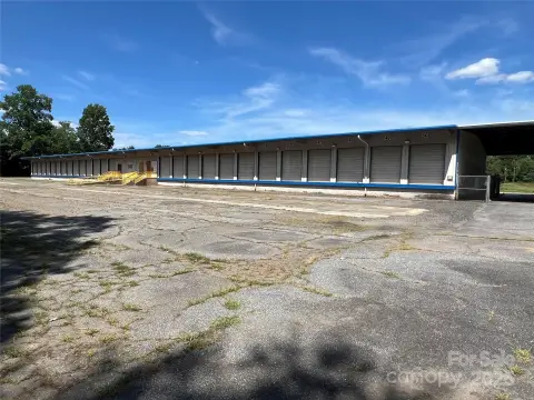 Trucking Terminal with 50 Bays