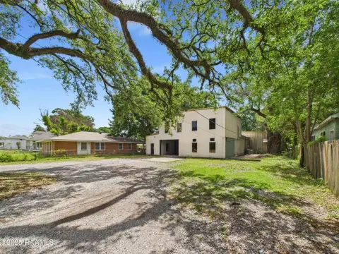 Versatile Commercial Property in New Iberia