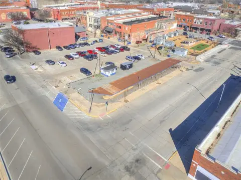 Commercial Lot with Covered Area