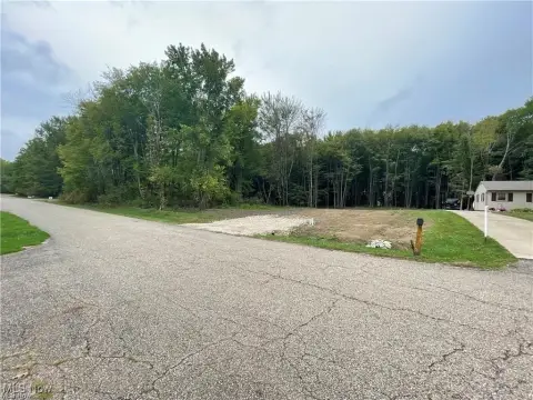 Residential Land in Quiet Cul-de-Sac