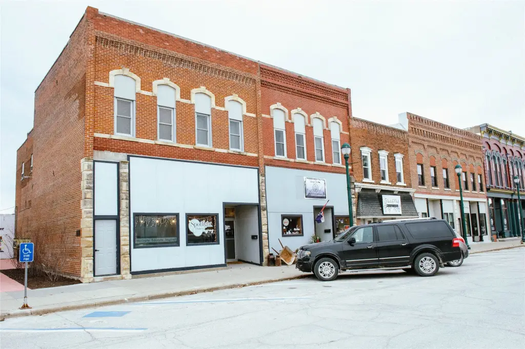 112 E Court Ave, Winterset, IA 50273