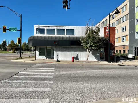 COMMERCIAL - Carbondale, IL