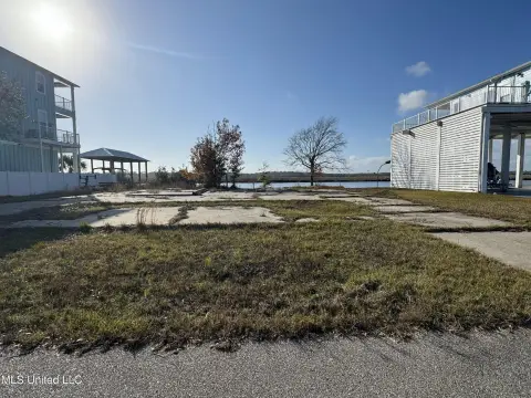 Waterfront Lot on Biloxi River