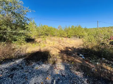Unrestricted Land Near I-75