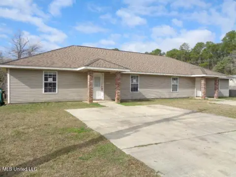 Biloxi Duplex with Private Yards