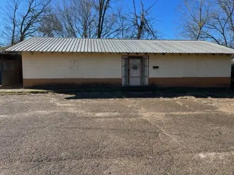 Commercial Property on Corner Lot