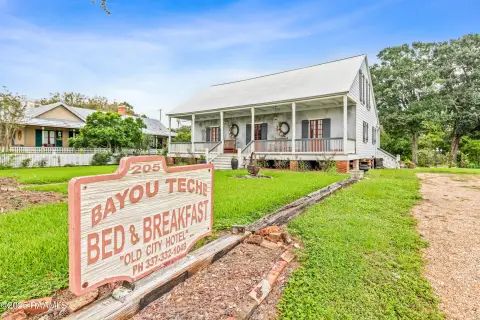 Historic Estate on Bayou Teche