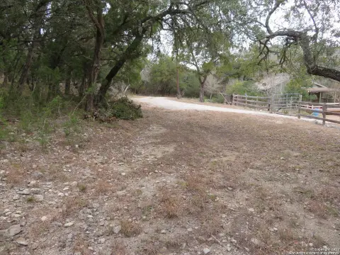 Residential Land in Lakehills, TX