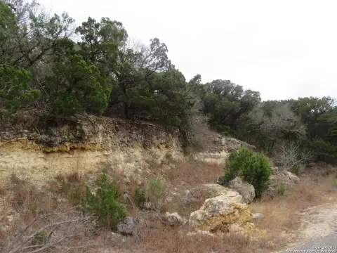 Residential Land in Lakehills, TX
