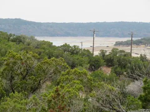 Residential Land in Lakehills, TX