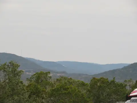 Residential Land in Lakehills, TX