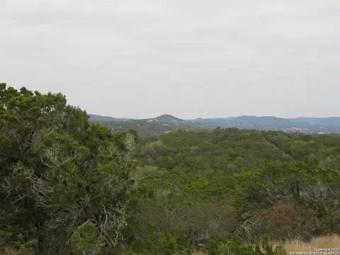 Residential Land in Lakehills, TX