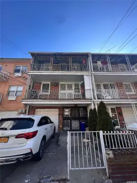 Corona Vacant Triplex Townhouse