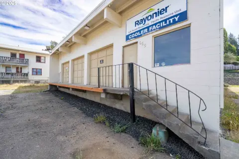 Warehouse with Refrigerated Storage
