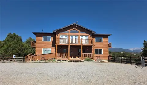 Mountain Bed & Breakfast Compound