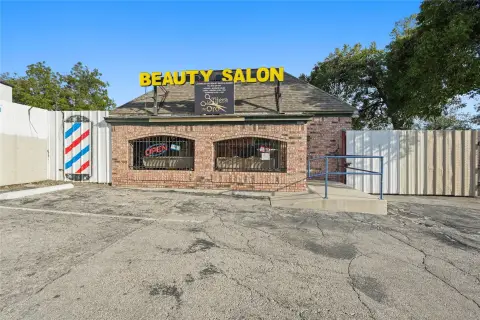 Salon Storefront