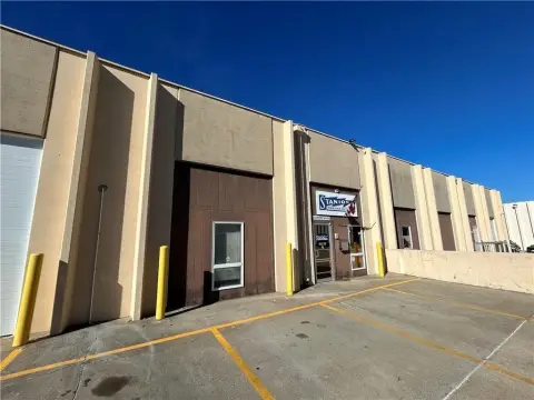 Versatile Warehouse Space in Liberty