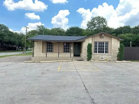 Freestanding Office Building with Yard