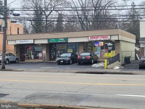 Fully Leased Retail Strip Center